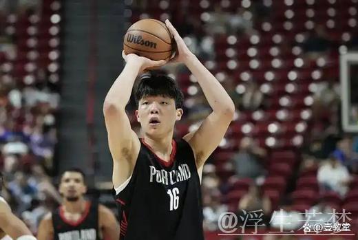 杨瀚森社交平台晒赛场生活照并写道：十二月